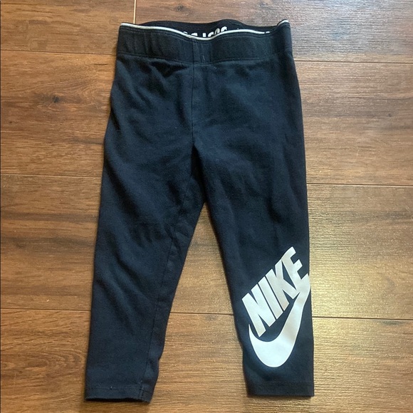 Nike Black Leggings for girls - Picture 1 of 7